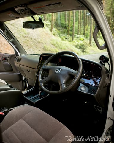 2000 Toyota HiAce JDM car for sale — photo 24 of 25
