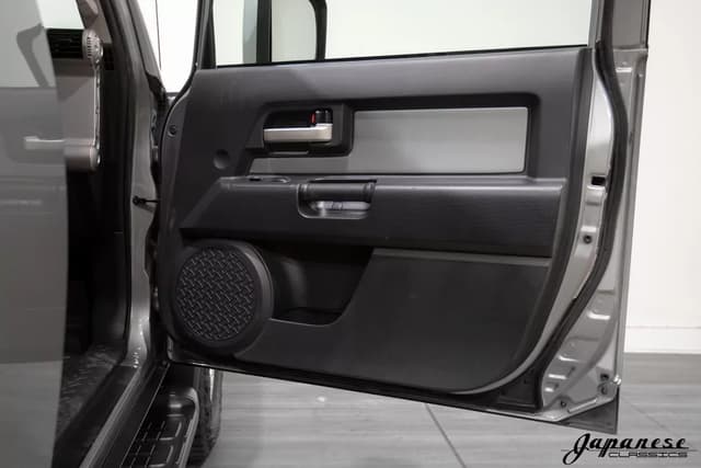 2010 Toyota Fj Cruiser JDM car for sale — photo 20 of 25