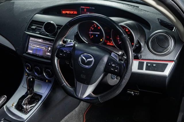 2010 Mazda Axela JDM car for sale — photo 14 of 17