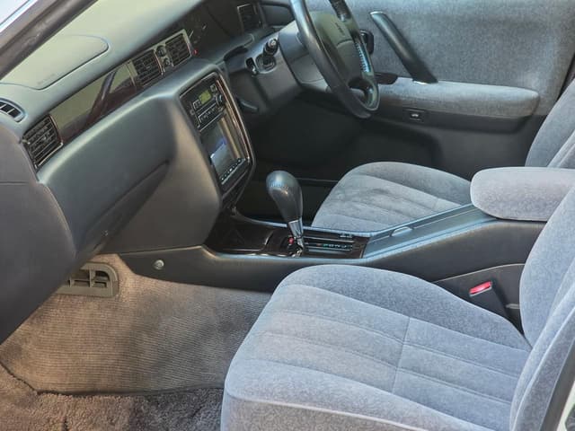 1996 Toyota Crown JDM car for sale — photo 4 of 25