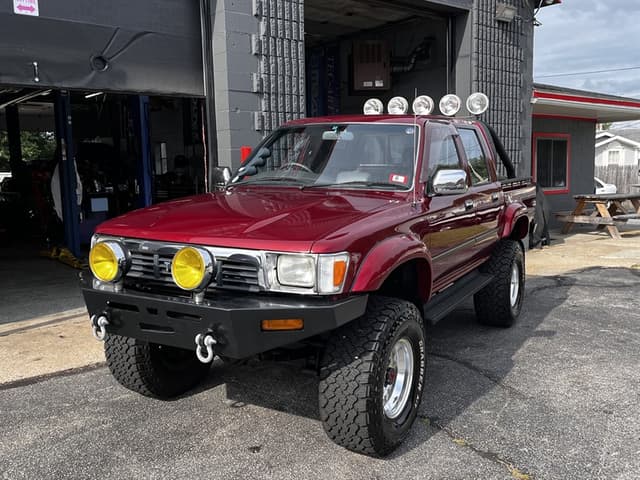 1990 Toyota Hilux JDM car for sale — photo 2 of 25