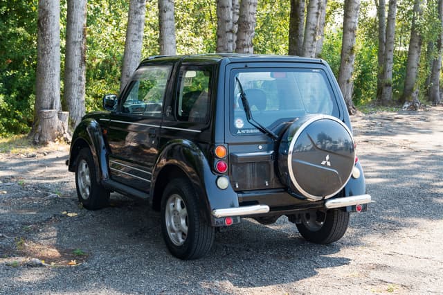 1998 Mitsubishi Pajero JDM car for sale — photo 4 of 15