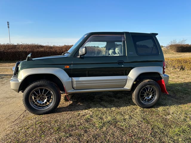 1998 Mitsubishi Pajero JDM car for sale — photo 3 of 25