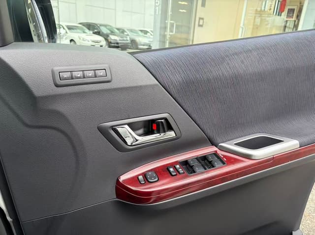 2008 Toyota Vellfire JDM car for sale — photo 13 of 15