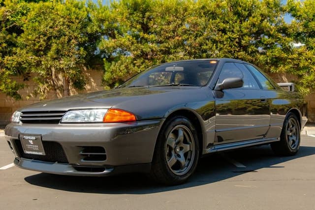 1991 Nissan Skyline JDM car for sale — photo 3 of 25