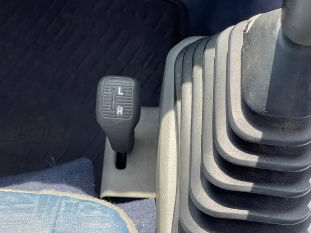 2000 Mitsubishi Minicab JDM car for sale — photo 21 of 25
