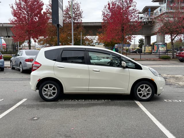 2009 Honda Fit JDM car for sale — photo 6 of 16