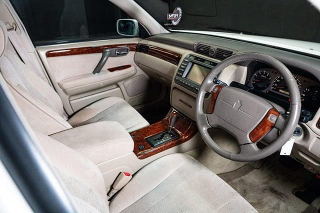 1999 Toyota Crown JDM car for sale — photo 18 of 19