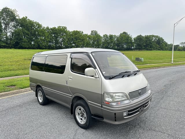 1998 Toyota HiAce JDM car for sale — photo 9 of 20