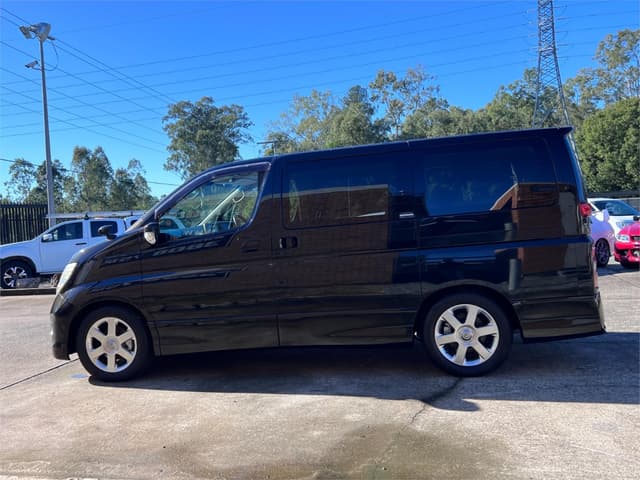 2007 Nissan Elgrand JDM car for sale — photo 9 of 16