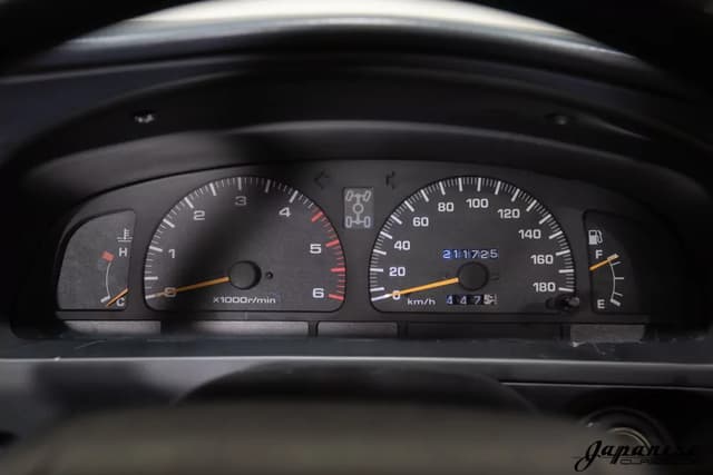 1996 Toyota Hilux Surf JDM car for sale — photo 13 of 25