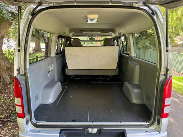 2007 Toyota HiAce JDM car for sale — photo 12 of 23