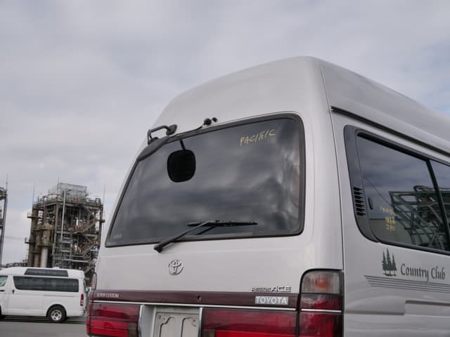 2001 Toyota HiAce JDM car for sale — photo 21 of 25