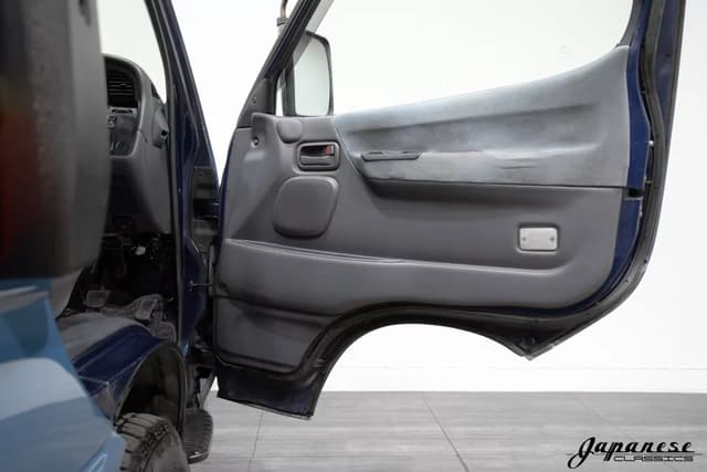 1996 Toyota HiAce JDM car for sale — photo 21 of 25