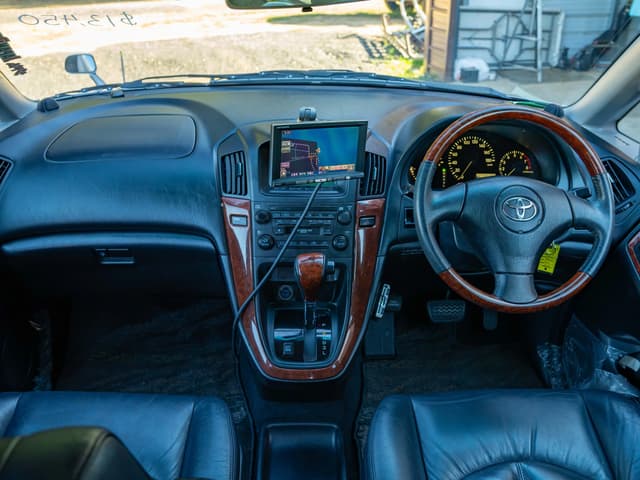 2001 Toyota Harrier JDM car for sale — photo 11 of 18
