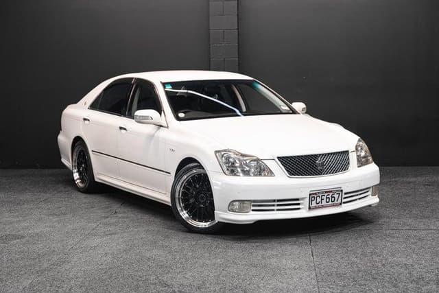 2004 Toyota Crown JDM car for sale — photo 7 of 20