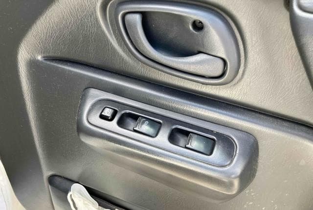 2010 Suzuki Jimny JDM car for sale — photo 7 of 9