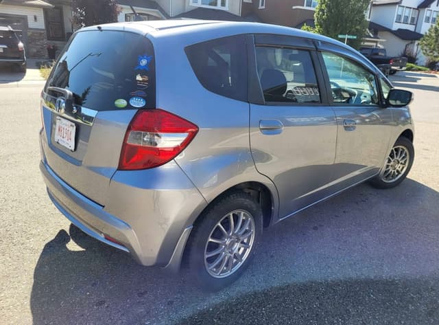 2011 Honda Fit JDM car for sale — photo 3 of 9