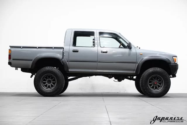 1990 Toyota Hilux JDM car for sale — photo 5 of 25