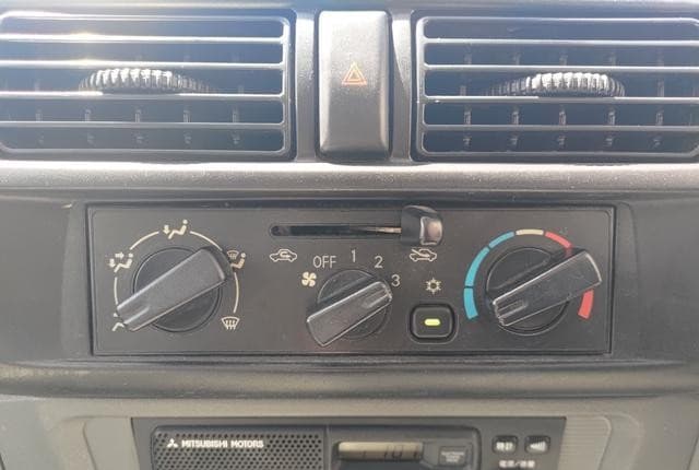 2002 Mitsubishi Minicab JDM car for sale — photo 4 of 25