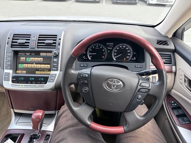 2009 Toyota Majesta JDM car for sale — photo 8 of 19