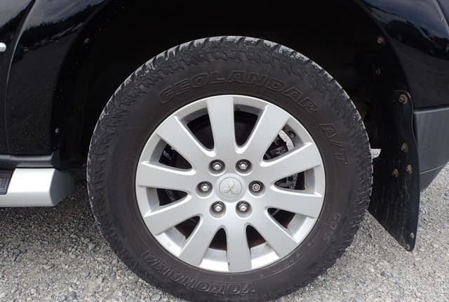 2007 Mitsubishi Pajero JDM car for sale — photo 10 of 25