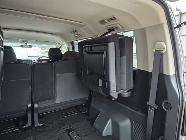 2009 Mitsubishi Delica JDM car for sale — photo 12 of 22