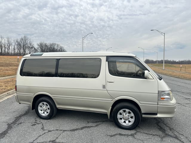 1999 Toyota HiAce JDM car for sale — photo 8 of 10