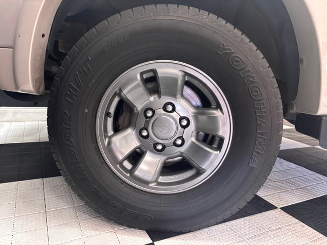 1997 Toyota Hilux Surf JDM car for sale — photo 23 of 25