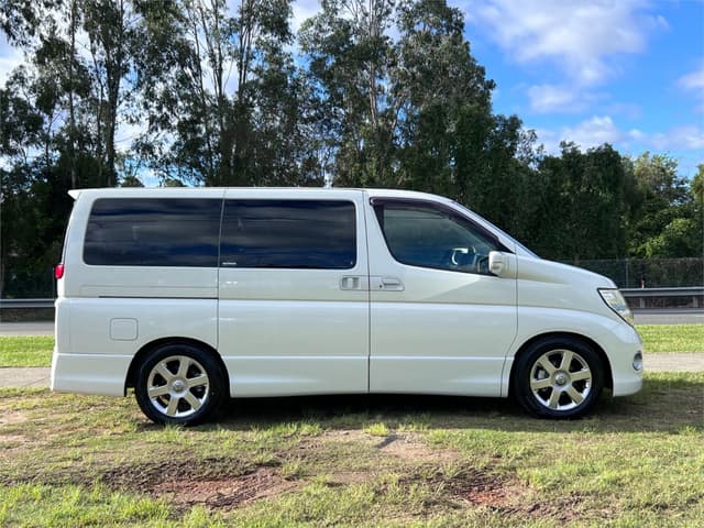 2007 Nissan Elgrand JDM car for sale — photo 5 of 16