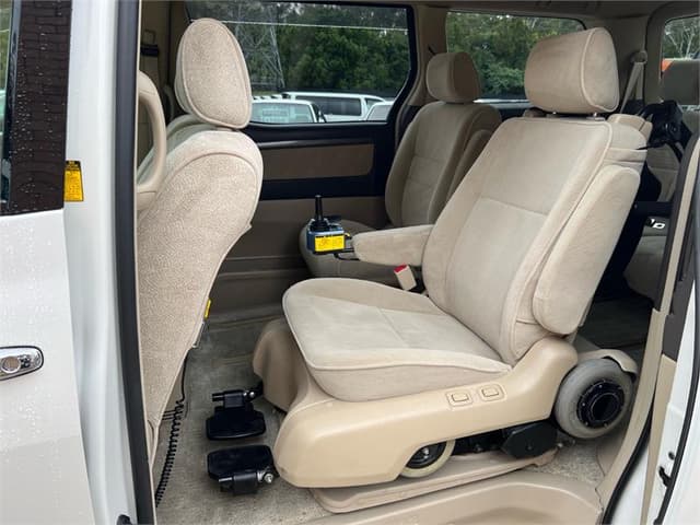 2007 Toyota Alphard JDM car for sale — photo 16 of 18