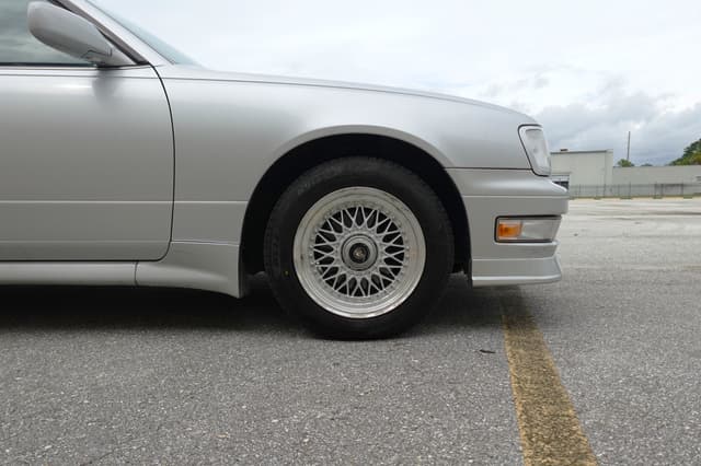 1995 Nissan Gloria JDM car for sale — photo 4 of 18