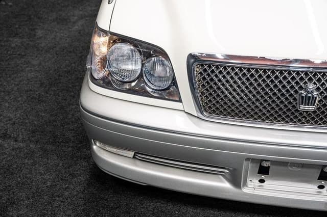 2003 Toyota Crown JDM car for sale — photo 8 of 18