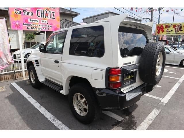 1998 Mitsubishi Pajero JDM car for sale — photo 19 of 23