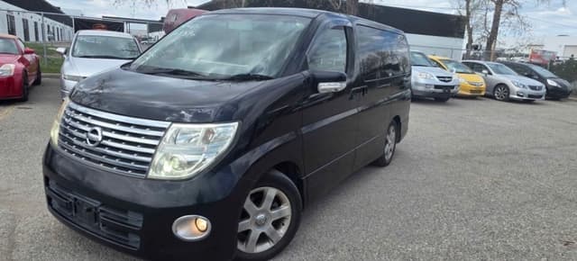 2005 Nissan Elgrand JDM car for sale — photo 2 of 16