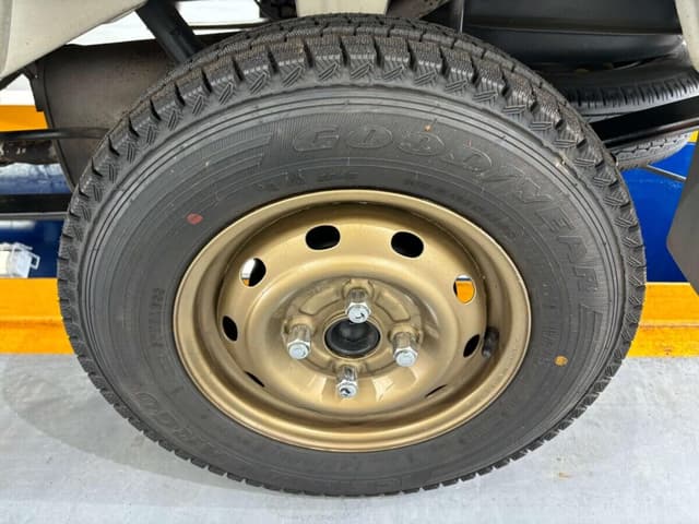 1999 Daihatsu Hijet JDM car for sale — photo 17 of 24
