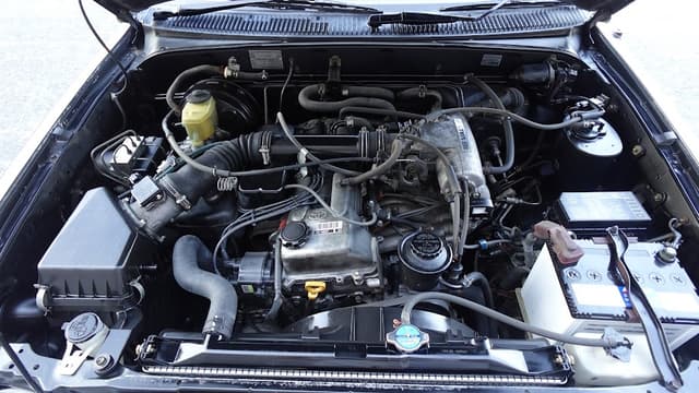 1995 Toyota Hilux Surf JDM car for sale — photo 13 of 14