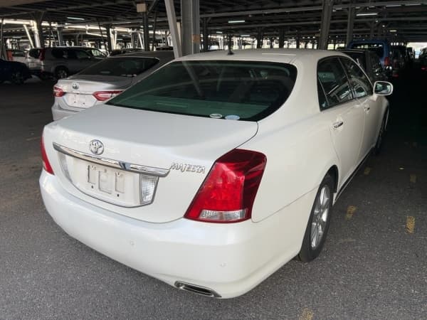 2010 Toyota Majesta JDM car for sale — photo 4 of 7