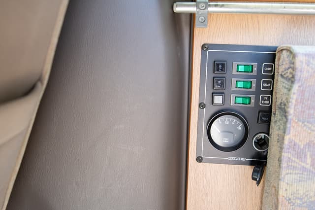 1999 Toyota Grand Hiace JDM car for sale — photo 11 of 15
