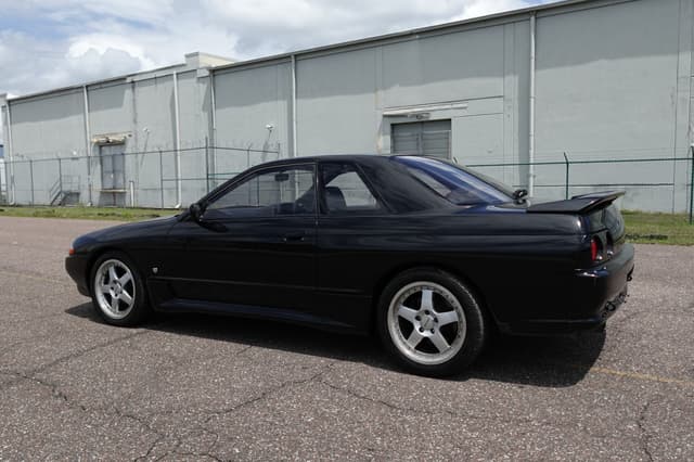 1989 Nissan Skyline JDM car for sale — photo 11 of 20