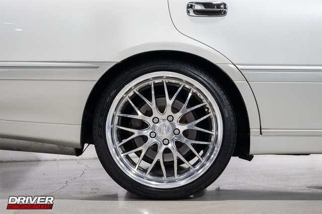 1999 Toyota Crown JDM car for sale — photo 24 of 25