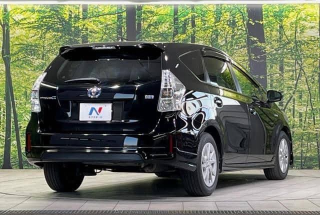 2011 Toyota Prius JDM car for sale — photo 9 of 25
