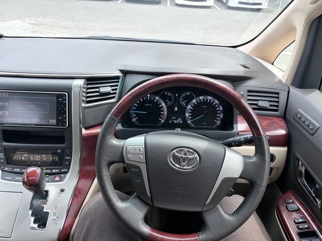 2009 Toyota Vellfire JDM car for sale — photo 9 of 19
