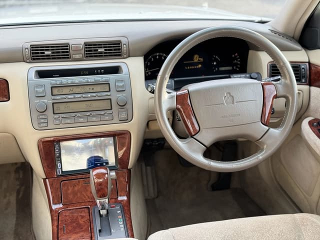 2000 Toyota Crown JDM car for sale — photo 16 of 22
