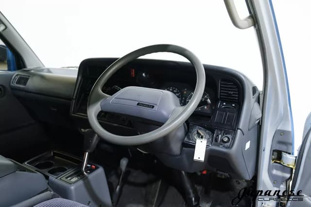 1990 Toyota HiAce JDM car for sale — photo 12 of 25