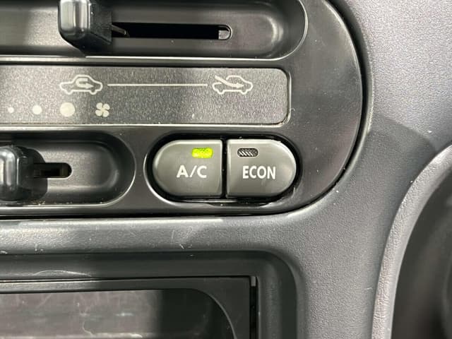 1998 Daihatsu Hijet JDM car for sale — photo 12 of 24