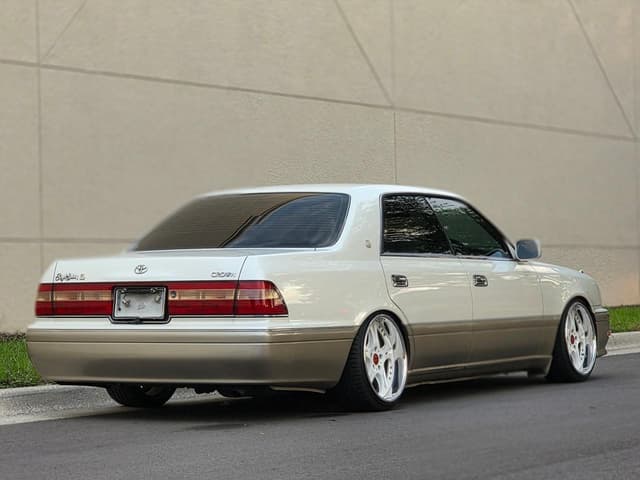 1996 Toyota Crown JDM car for sale — photo 3 of 25