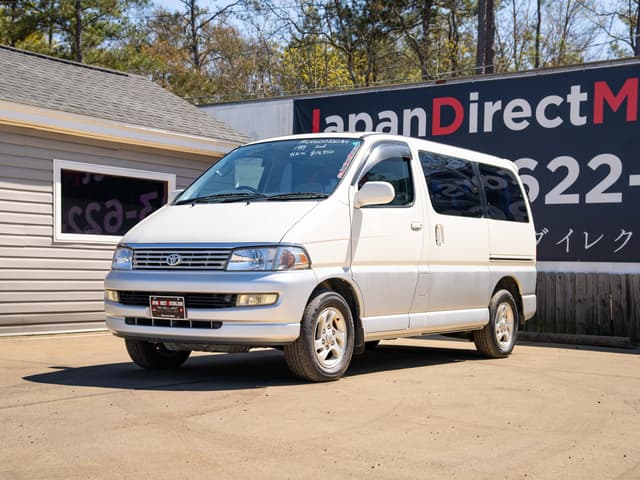 1999 Toyota Regius JDM car for sale — photo 3 of 15