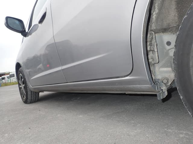 2009 Honda Fit JDM car for sale — photo 19 of 25