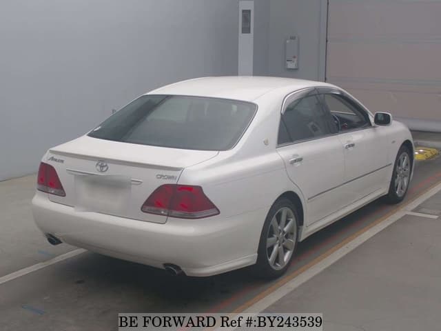 2004 Toyota Crown JDM car for sale — photo 2 of 2